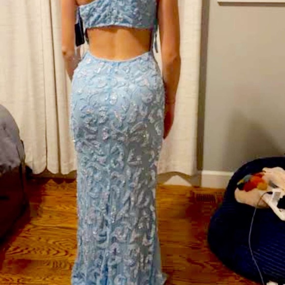 Prom gown - Picture 7 of 7